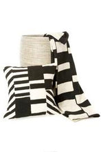 Load image into Gallery viewer, Mali Mod Organic Cotton Mudcloth Throw