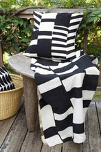 Load image into Gallery viewer, Mali Mod Organic Cotton Mudcloth Throw
